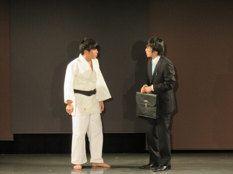 サンシャイン坂田としずる村上（左から）。