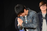 「お参り大喜利」に挑戦するキングオブコメディ高橋。