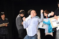 歌とダンスで場をつなぐ鬼ヶ島アイアム野田。