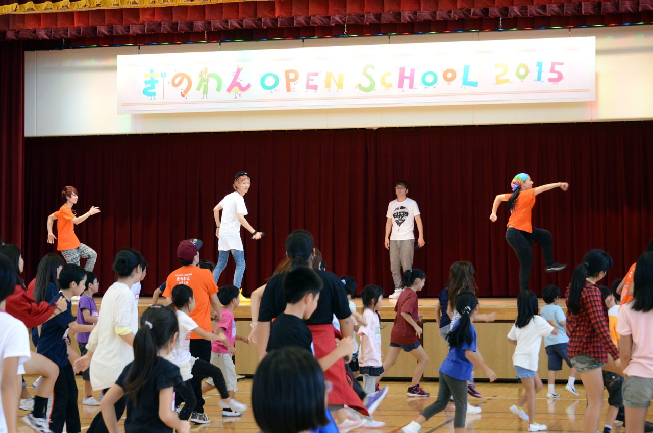 ダンスワークショップの様子。