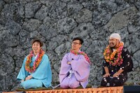 「島ぜんぶでおーきな祭presents 城跡 de おーきな寄席」の様子。