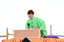 司会を務めた2丁拳銃・修士。