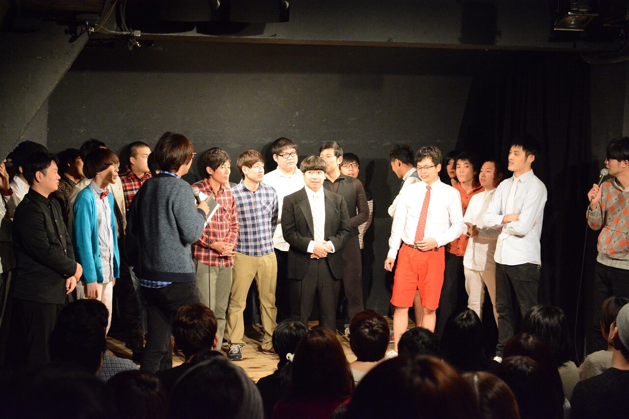 自らでネタ順を決める「面白い芸人だけが集まるライブ（1）」の出演者たち。