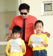 「ラッスンゴレライ」を教える8.6秒バズーカーはまやねん。