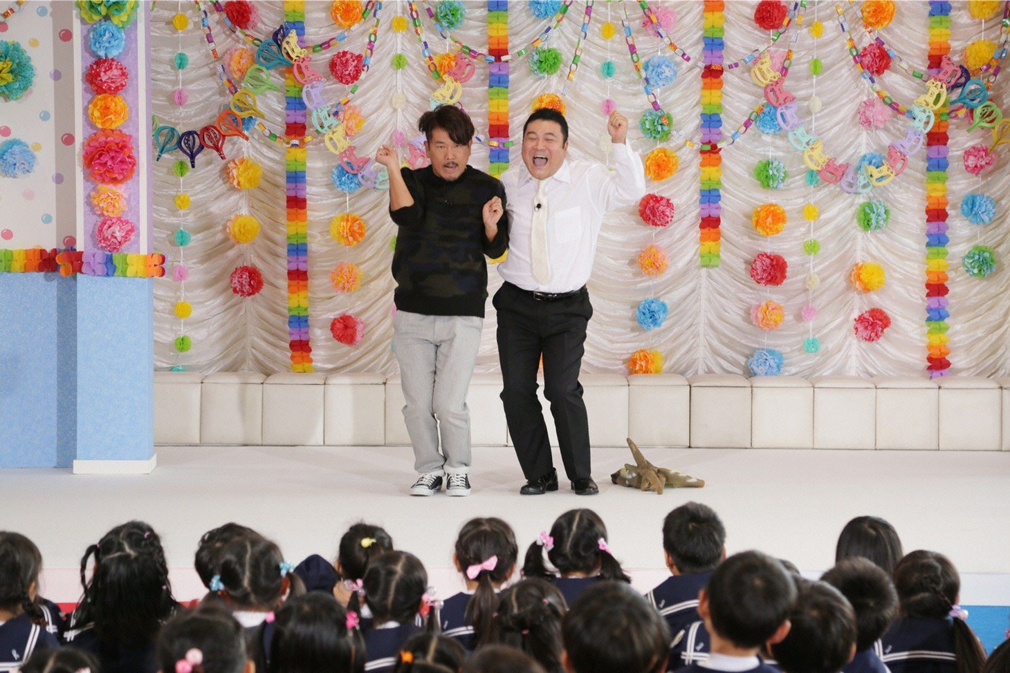 （左から）FUJIWARA藤本、アンタッチャブル山崎。(c)テレビ朝日