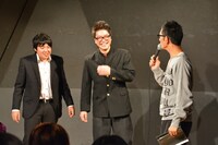 サスペンダーズとMCのアンタッチャブル柴田（右）。