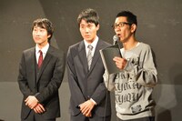 30度バンクとMCのアンタッチャブル柴田（右）。