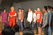 「面白い芸人だけが集まるライブ（2）」エンディングの様子。