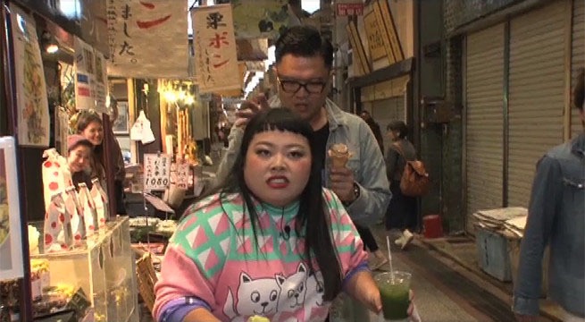 即興コントのワンシーン。(c)広島ホームテレビ