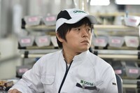 「日曜劇場『下町ロケット』」に出演するバカリズム。(c)TBS