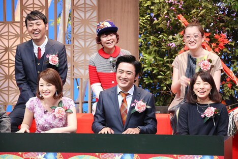 後列左から、アンガールズ田中、DJみそしるとMCごはん、能町みね子。前列左から、松丸友紀（テレビ東京アナウンサー）、劇団ひとり、東直子。(c)テレビ東京