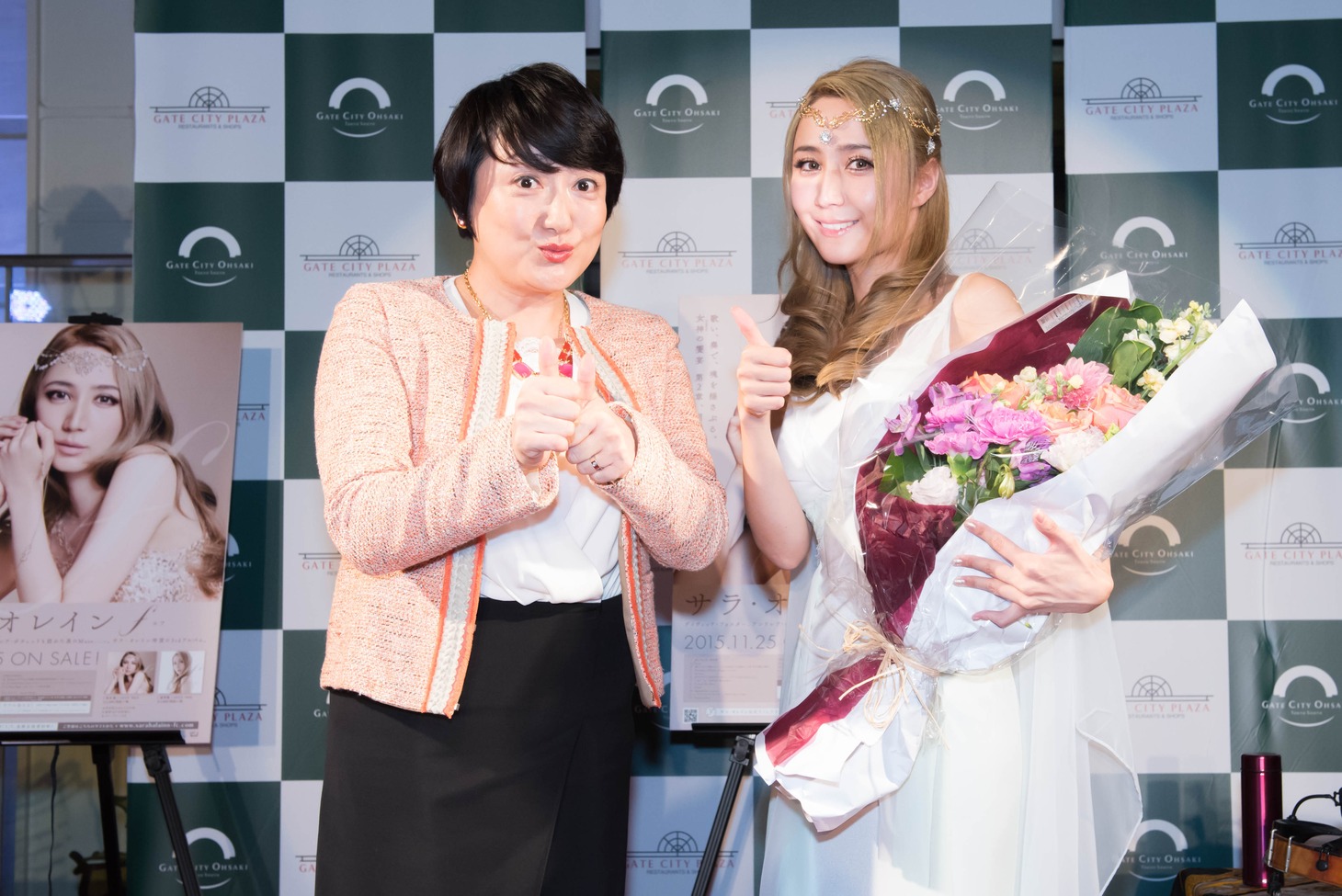 （左から）エド・はるみとサラ・オレイン。（撮影：森リョータ）