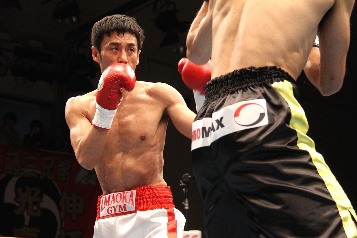 昨年2014年11月26日に行われたボクシングの試合で初のTKO勝利を収めたロバート山本。