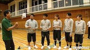 綱引きロケの様子。