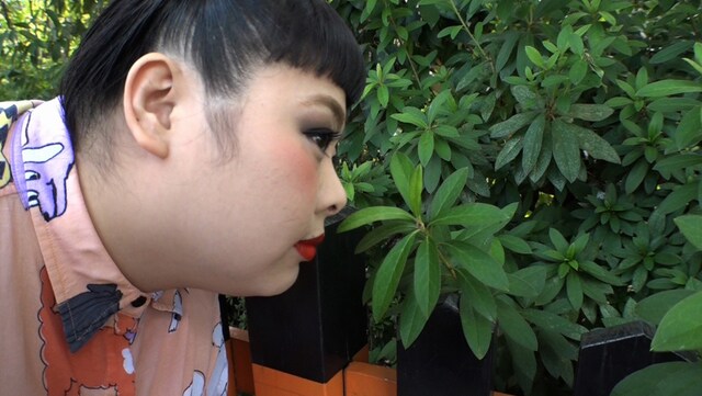 新企画「ニオイ観光」で京都を散策する渡辺直美。(c)読売テレビ