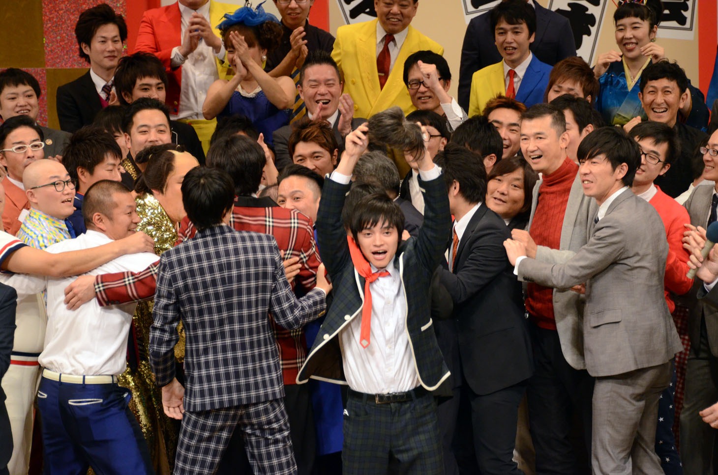 「第46回 漫才大会」で新山ひでやのカツラが奪われた瞬間。