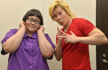 メイプル超合金。左から安藤なつ、カズレーザー。