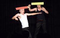 コント「残りHPわずかな奴」のワンシーン。