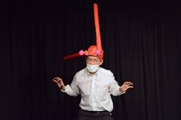 11本目に披露したコントのワンシーン。