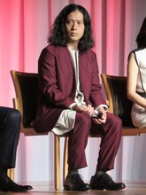 「2015年第44回ベストドレッサー賞」を受賞したピース又吉。