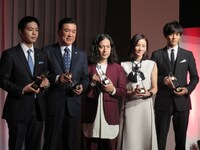 「2015年第44回ベストドレッサー賞」授賞式の様子。