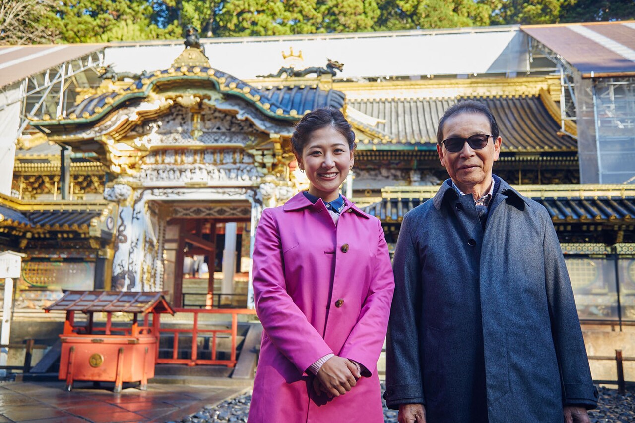 左から、日光を訪れる桑子真帆（NHKアナウンサー）とタモリ。(c)NHK
