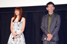 「愛を語れば変態ですか」初日舞台挨拶の様子。左から黒川芽以、野間口徹。