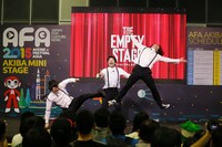 「The Empty Stage」のステージの様子。