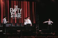 「The Empty Stage」のステージの様子。