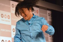 新ネタを披露する永野。