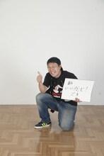 “AD”を務める弾丸ジャッキー・オラキオ。