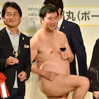 流行語大賞トップ10のとにかく明るい安村、パンツ1枚が正装