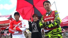「Honda オフロード・ミーティング」に参戦するチュートリアル福田（右）。(c)BS11