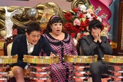 左からスピードワゴン井戸田、森公美子、ウーマンラッシュアワー村本。(c)読売テレビ