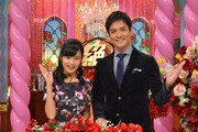 アシスタントの小島瑠璃子、MCの沢村一樹。(c)読売テレビ