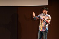 前説を務める倉本美津留。