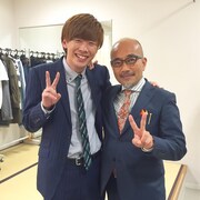 スクールゾーン橋本と竹中直人（左から）。