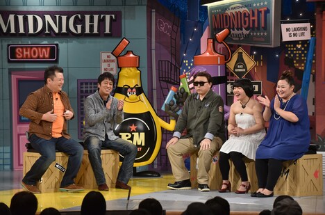 「マヨなか笑人」トークコーナーの様子。(c)読売テレビ