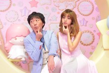 「Twinkleforever STUDIO」を体験するスピードワゴン小沢と池田エライザ（左から）。