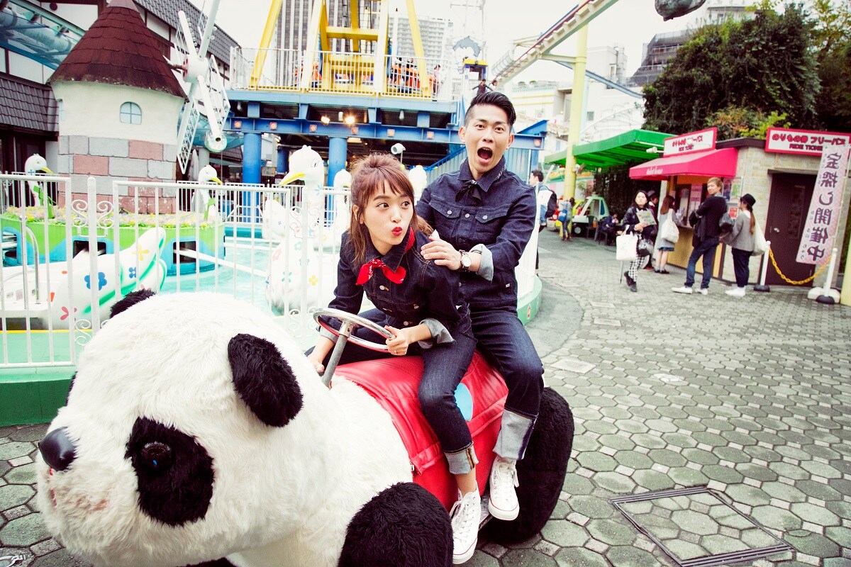 「S Cawaii！」2016年1月号に掲載されるジャングルポケット太田・近藤千尋夫妻の写真。