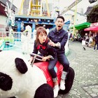 ジャンポケ太田&近藤千尋夫妻、雑誌でラブラブ2ショット