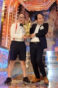 「M-1グランプリ2015」で優勝したトレンディエンジェル。