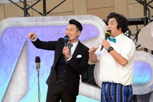 「M-1グランプリ2015」敗者復活戦を盛り上げるどりあんず。