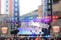 「M-1グランプリ2015」敗者復活戦を盛り上げるどりあんず。