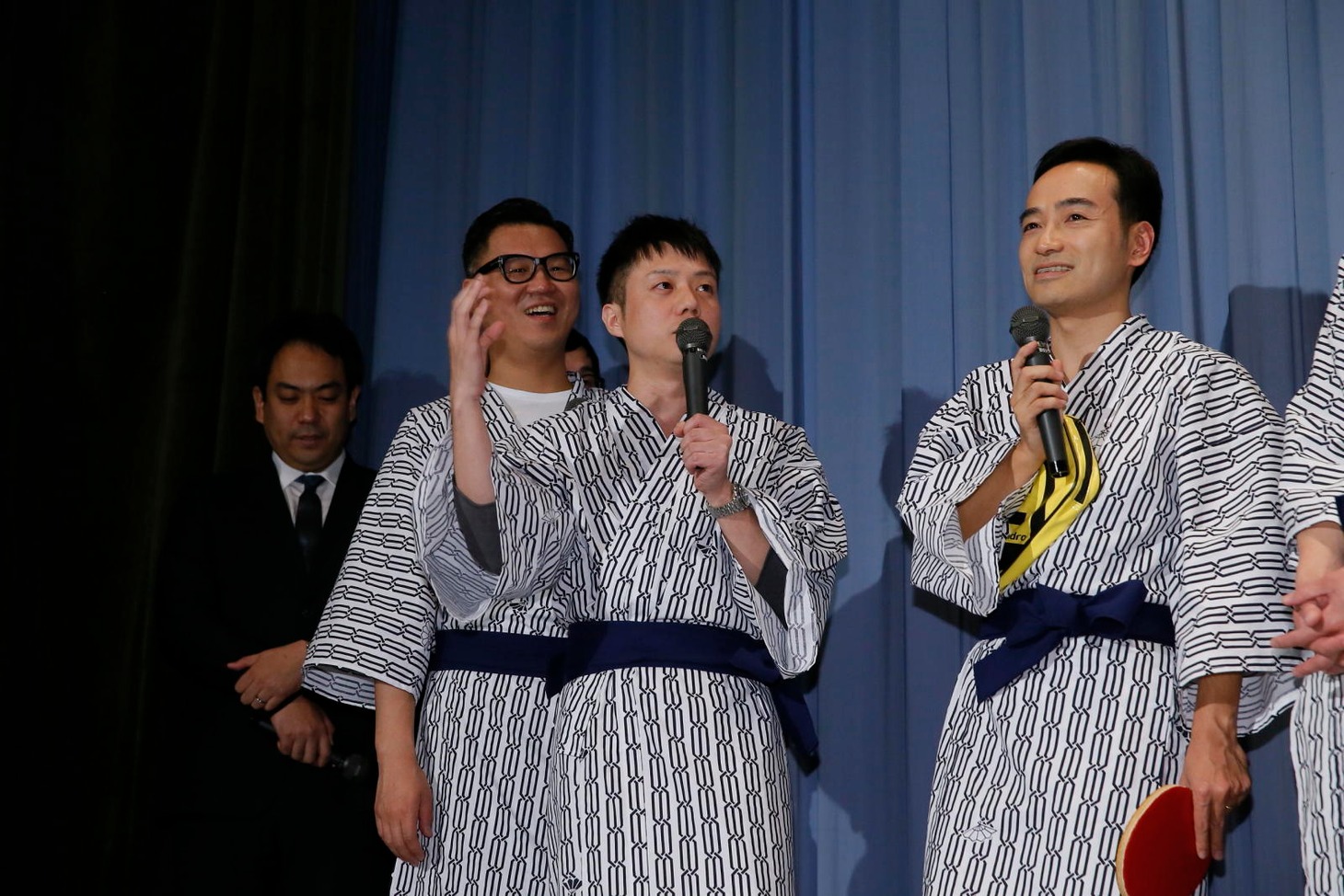映画「田沼旅館の奇跡」初日舞台挨拶の様子。