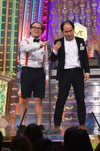 決勝でネタを披露するトレンディエンジェル。(c)ABC