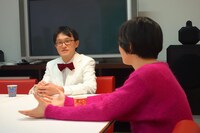 ライブを前に顔を合わせたアナログタロウと伊藤美裕。