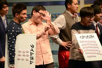 56票をうれしそうにアピールするインデペンデンスデイ久保田。