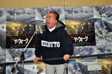 アフレコに挑戦する出川哲朗。