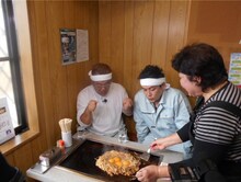 「いきなり！黄金伝説。」に出演するサンドウィッチマン。(c)テレビ朝日